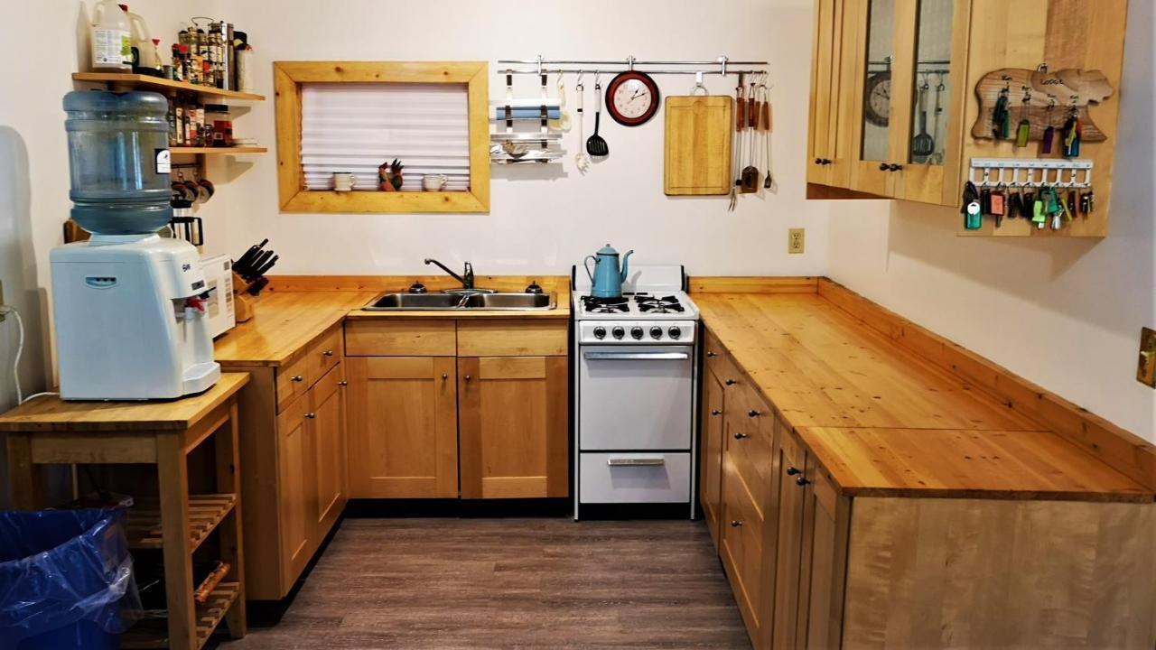 Yellow Dog Lodge, Inc. Yellowknife Extérieur photo