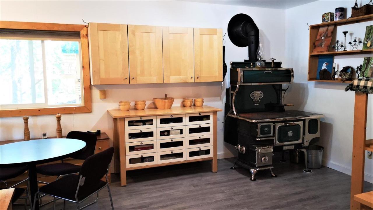 Yellow Dog Lodge, Inc. Yellowknife Extérieur photo